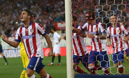 Koke, que abri&oacute; el marcador ante el Sevilla, celebra su gol. 