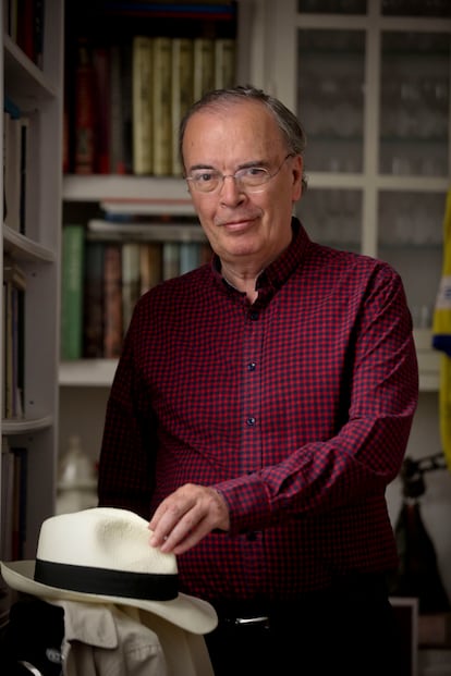 El poeta Antonio Hernández fotografiado en Madrid, en 2014.