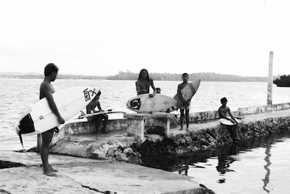 Surferos en Siargao.