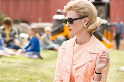 January Jones ha dado vida a Betty Draper (más tarde pasaría a ser Betty Francis) durante siete temporadas. Betty es sin lugar a dudas el personaje más elegante de Mad Men. Su ropa es clásica y romántica. Su objetivo: estar siempre impecable en cualquier situación.