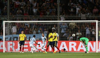 Di Maria celebra su gol junto a Messi.