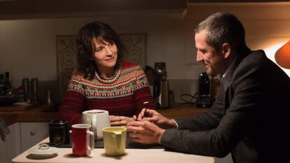 Juliette Binoche y Guillaume Canet, en 'Dobles vidas'