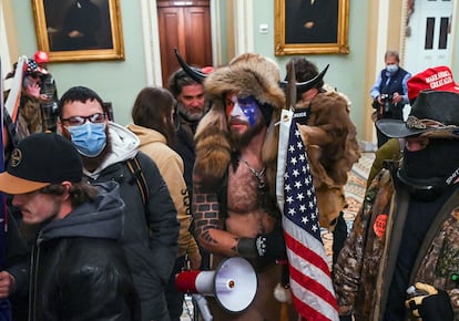 Partidarios de Donald Trump durante el asalto al Capitolio de Estados Unidos, en Washington (EE UU), el pasado 6 de enero.