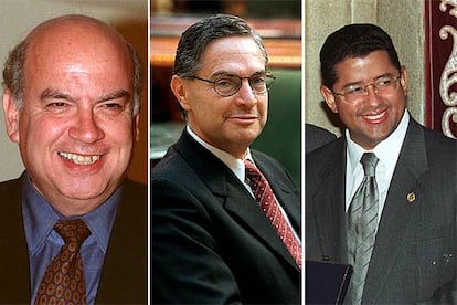 De izquierda a derecha, el chileno José Miguel Insulza, el mexicano Luis Ernesto Derbez y el salvadoreño Francisco Flores.