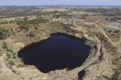 Lago de la mina de Las Herrerías (Huelva).