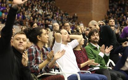 Pablo Iglesias (in white shirt) at the Podemos rally in Barcelona on Sunday.