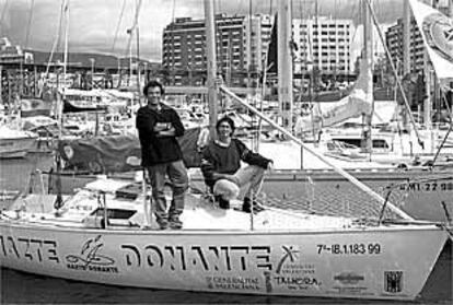 Francisco Rodríguez y Nacho Moratinos, en el barco Hazte donante durante su paso por Almería.