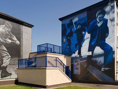 Murales en Derry que recuerdan el tr&aacute;gico Domingo Sandriento (&#039;Bloody Sunday&#039;) de 1972.  