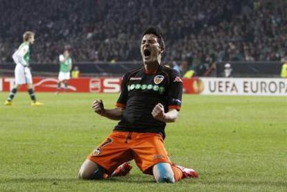 Villa celebra uno de sus tres goles al Werder Bremen.