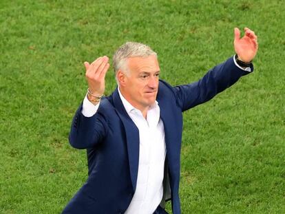 Didier Deschamps celebra la victoria en semifinales ante Alemania.