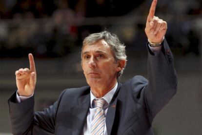 Svetislav Pesic, durante un partido con el Power Electronics Valencia.