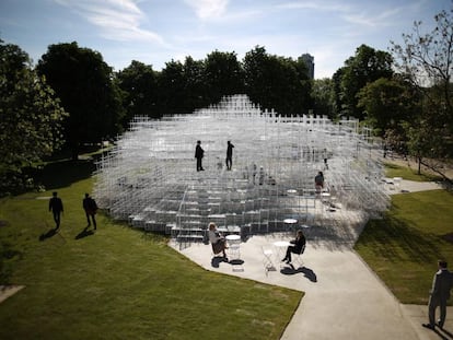 El Serpentine Gallery Pavilion diseñado por el arquitecto Sou Fujimoto en 2013. 