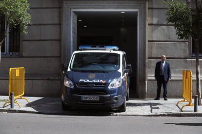 Vista de un furgón policial, a su llegada este miércoles al Tribunal Supremo.