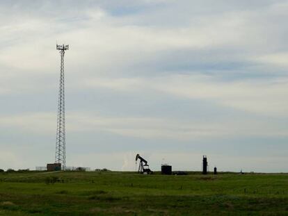 Pozo petrol&iacute;fero en el condado de Oklahoma (EE UU).