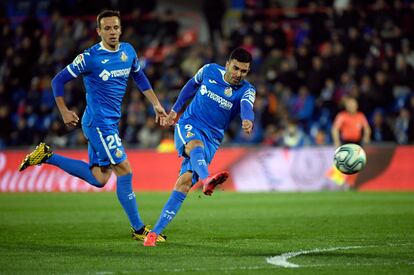 Los jugadores del Getafe Maksimovic y Ángel Rodríguez.