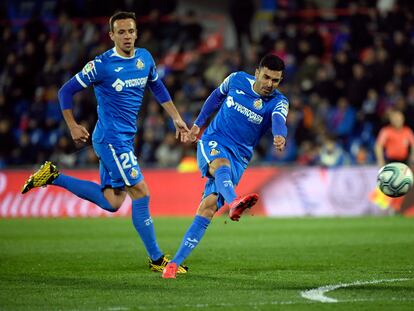 Los jugadores del Getafe Maksimovic y Ángel Rodríguez.