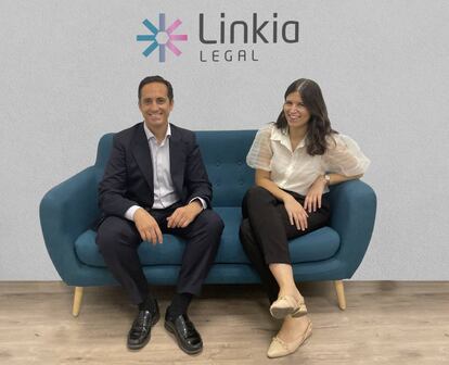 Sergio Román y Carmen López, socio fundador y socia directora de Linkia Legal.