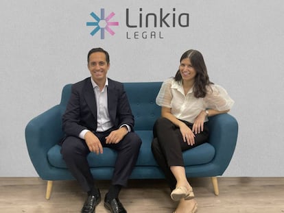 Sergio Román y Carmen López, socio fundador y socia directora de Linkia Legal.