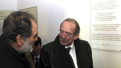 El director de la Real Academia Espa&ntilde;ola (RAE), Jos&eacute; Manuel Blecua, junto al conservador de la Casa Museo donde vivi&oacute; el poeta Antonio Machado en Segovia entre 1913 y 1931.