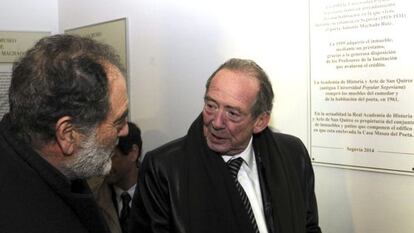 El director de la Real Academia Española (RAE), José Manuel Blecua, junto al conservador de la Casa Museo donde vivió el poeta Antonio Machado en Segovia entre 1913 y 1931.
