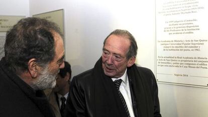 El director de la Real Academia Espa&ntilde;ola (RAE), Jos&eacute; Manuel Blecua, junto al conservador de la Casa Museo donde vivi&oacute; el poeta Antonio Machado en Segovia entre 1913 y 1931.