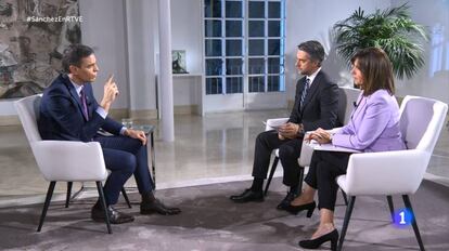 Pedro Sánchez during the television interview with RTVE.