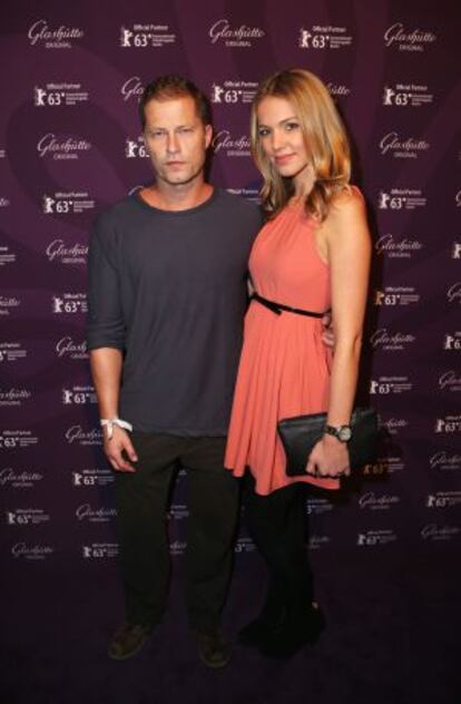 El actor Til Schweiger y Svenja Holtmann durante la presentación de 'The Necessary Death Of Charlie Countryman'.