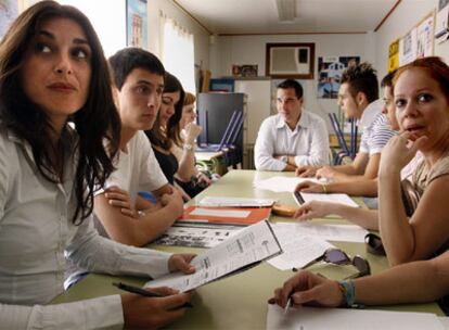 Una clase del centro de formación de personas adultas Alberto Barrios de Alicante.