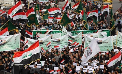 Cientos de manifestantes, este viernes en la plaza Tahrir de Bagdad.