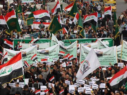 Cientos de manifestantes, este viernes en la plaza Tahrir de Bagdad.