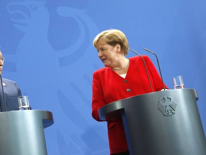 Angela Merkel e Mahmud Abbas nesta quinta-feira em Berlim.