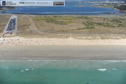 Aparcamiento junto a la playa de A Lanzada, en una imagen que forma parte de la documentaci&oacute;n del Plan Litoral. 