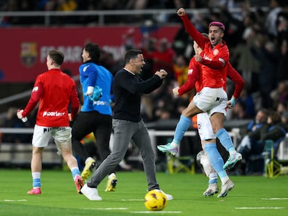 Míchel celebra la victoria del Girona ante el FC Barcelona.