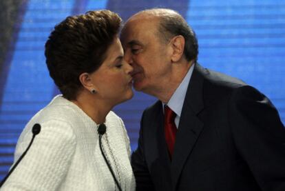 Dilma Rousseff y José Serra, en el debate televisado celebrado el domingo.