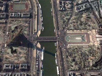 Imagen por satélite de la torre Eiffel, con Google Earth.
