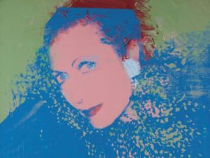 Imagen cedida por Christie's Images Ltd del retrato de Hélène Rochas, creado en 1974 por Andy Warhol