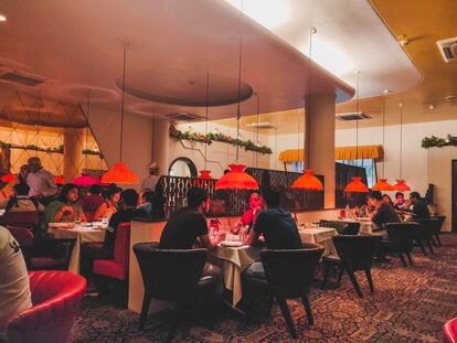 Sala del restaurante Mocambo, en la ciudad india de Calcuta.