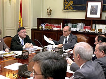 Vocales del Consejo General del Poder Judicial en su reunión de ayer.