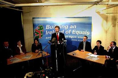 El líder del Sinn Fein, Gerry Adams, durante una conferencia de prensa en Belfast.