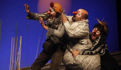 Un momento del montaje de Vuela si puedes, obra que la compañía Teatro Paraíso presenta hoy en Gijón.  