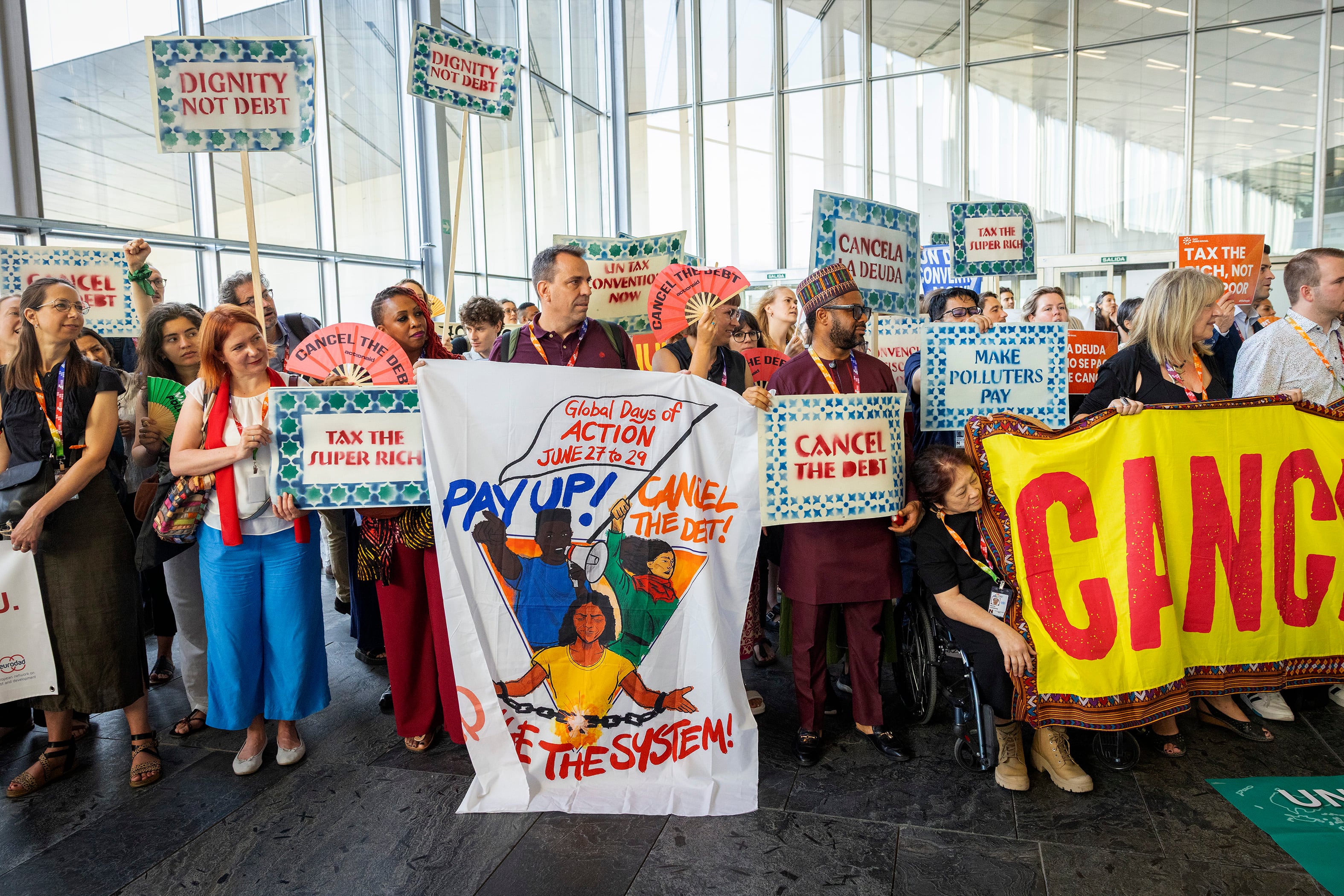 Los amigos “SINPÁticos”, o por qué los superricos pagan menos impuestos que el ciudadano común