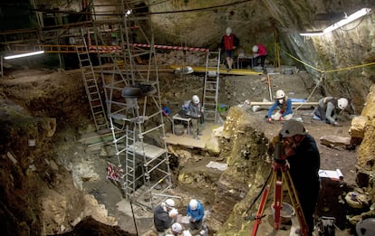 Panorámica del yacimiento de El Portalón de Cueva Mayor, en la sierra de Atapuerca, del que se han recuperado cerámicas con restos de grasas lácteas y, del mismo tiempo, huesos de humanos intolerantes a la lactosa.