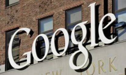 Vista del logotipo de Google, en la sede de su empresa en Nueva York (Estados Unidos). EFE/Archivo