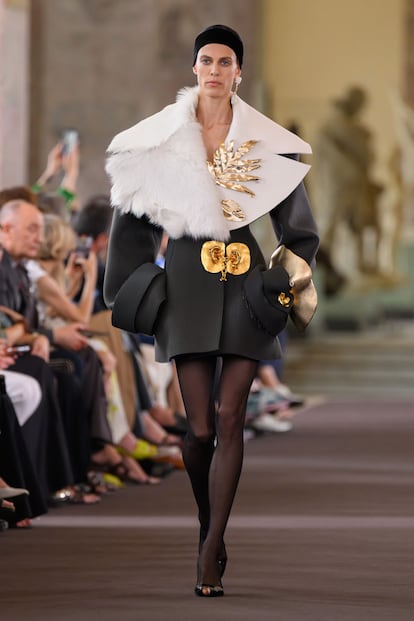 Schiaparelli_HCFW2324_Look4