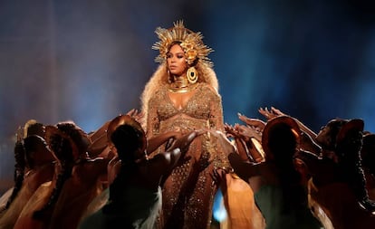 Beyoncé, en su actuación en la gala de los Grammy de 2017, en Los Ángeles. 