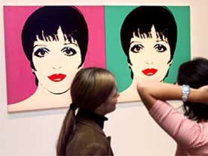 Retratos de Liza Minnelli realizados por Andy Warhol, que se exponen en Berlín.