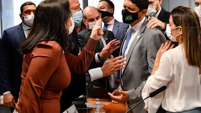 A senadora Simone Tebet confronta o ministro da CGU Wagner Rosário durante sessão da CPI da Pandemia, no dia 21 de setembro.