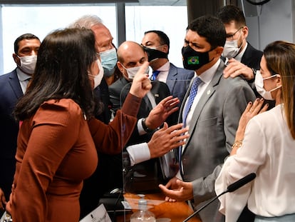 A senadora Simone Tebet confronta o ministro da CGU Wagner Rosário durante sessão da CPI da Pandemia, no dia 21 de setembro.