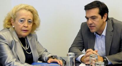 Alexis Tsipras con su sustituta en una reunión en octubre de 2014.