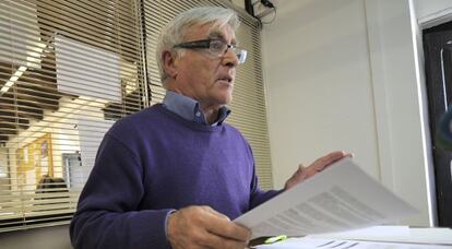 El portavoz de Compromís, Joan Ribó, explica la documentación sobre Nóos y el Ayuntamiento.